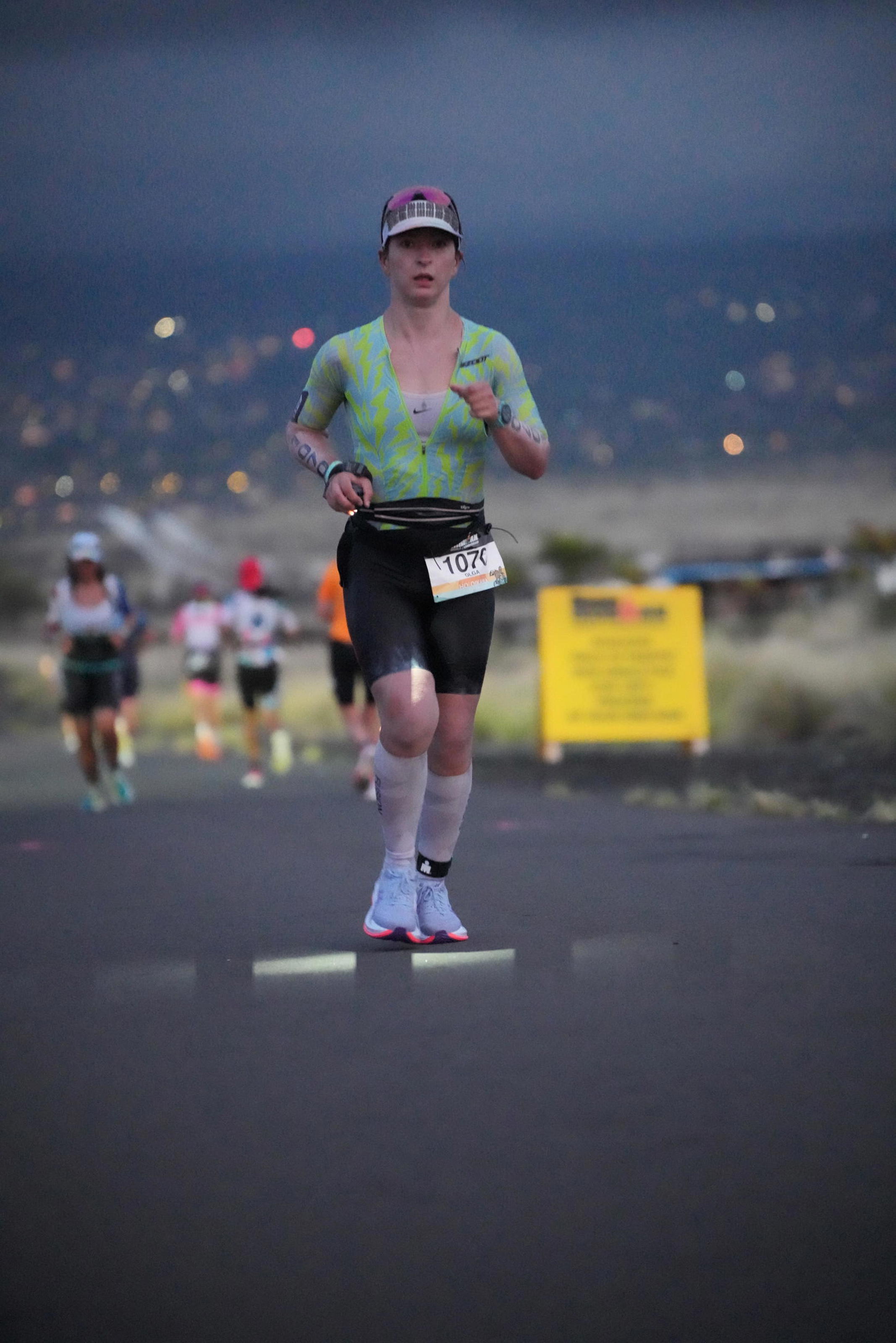Die Dämmerung kommt, heiß ist es immer noch.