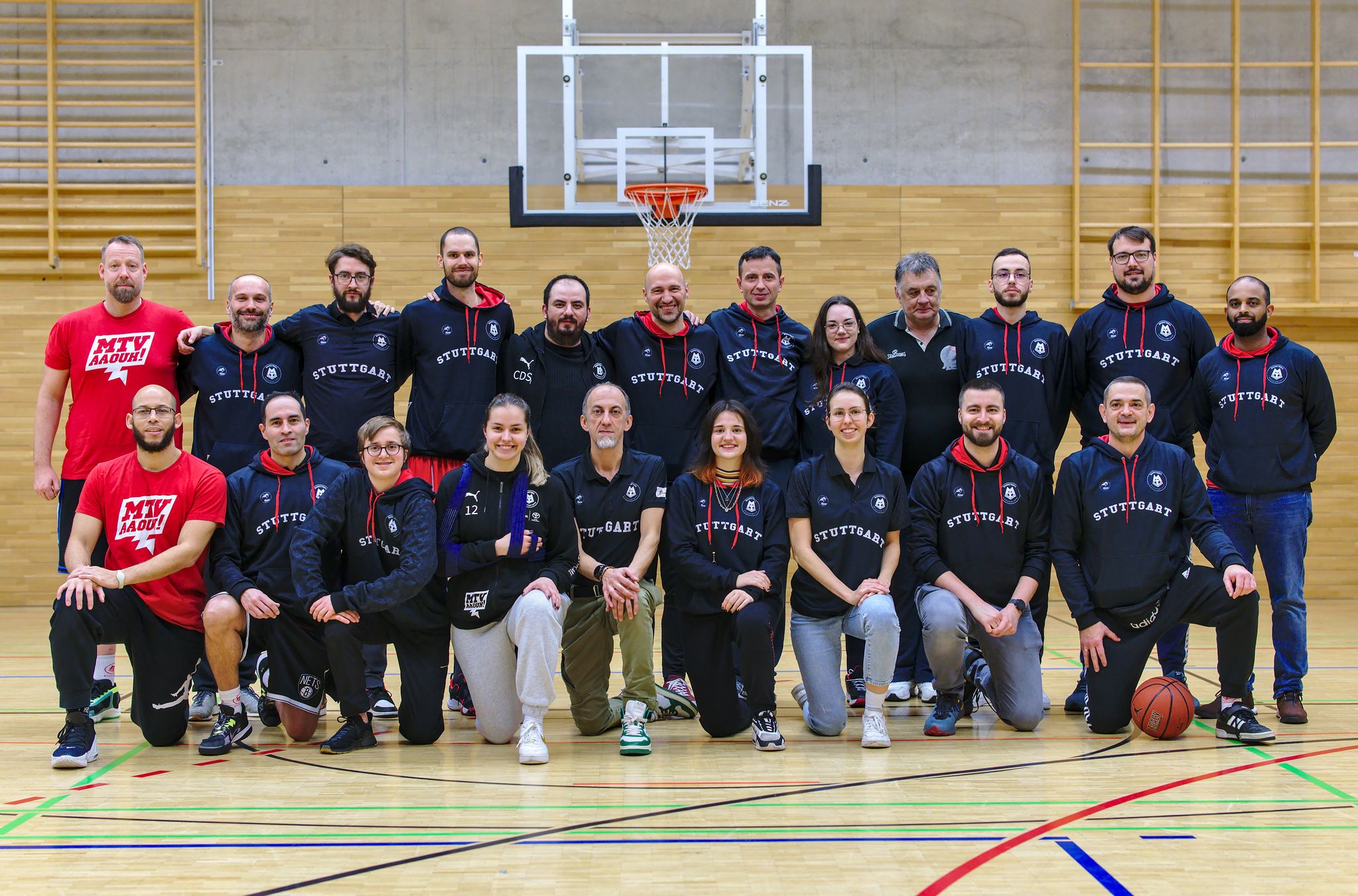Auf diesem Foto sind alle Trainer der Basketball Akademie zu sehen